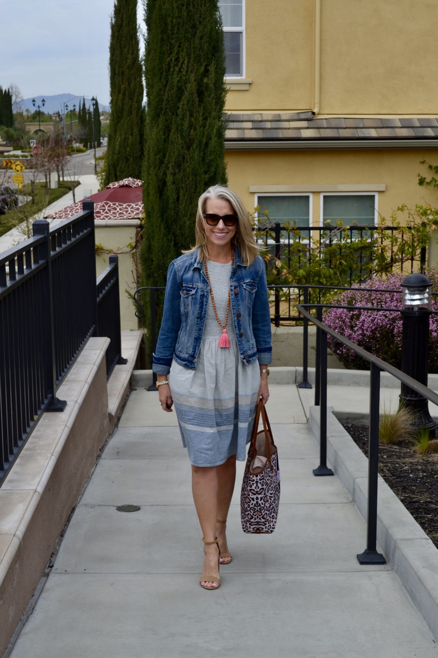 Can a girl ever have enough handbags? #chicandstylish #linkup